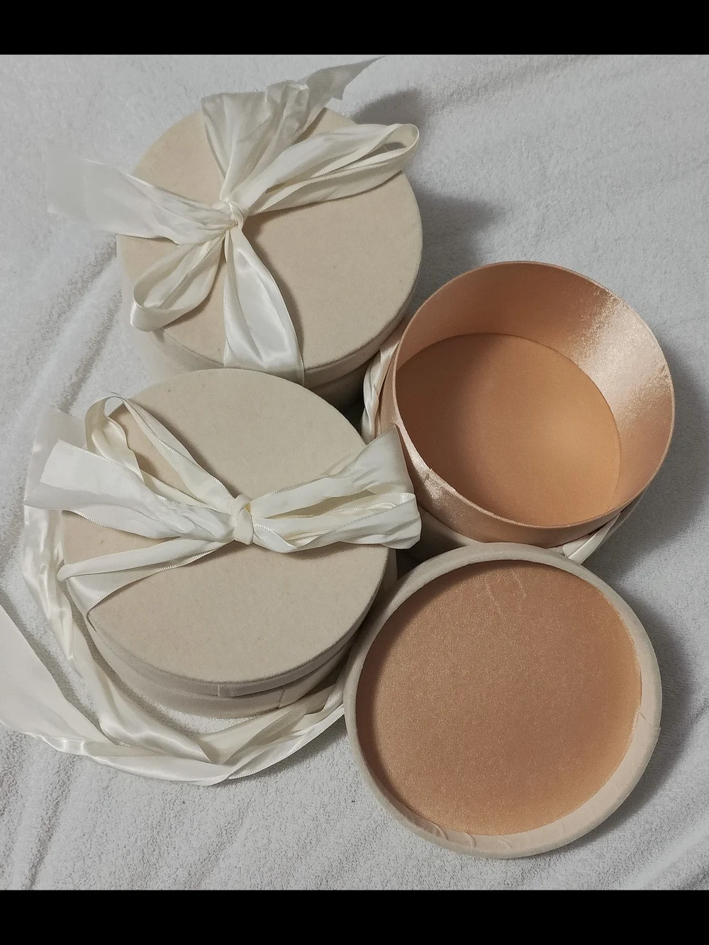 Round Velvet Gift Boxes with Satin Ribbon - Cream and Champagne